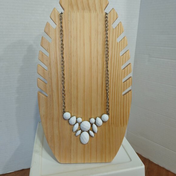 White and Silver Tone Necklace Lot #131 - Picture 2 of 9